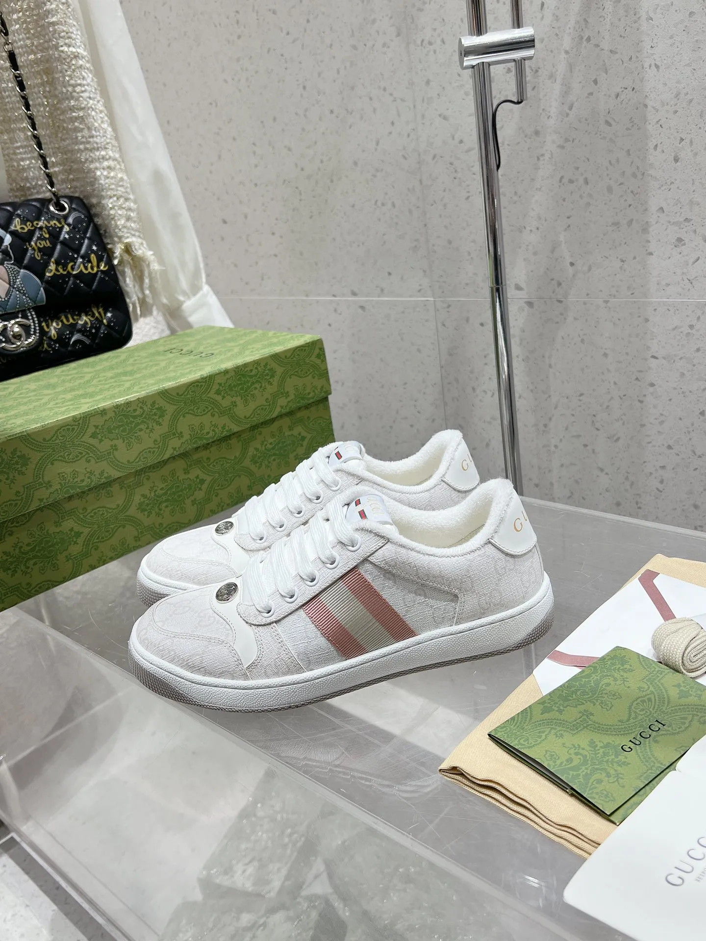 👟👟Ex-factory price 480👟👟 Long-term availability Gucci Gucci New Screener series Couple style Chubby Bread shoes Small dirty shoes Fatty Double G Casual sneakers Original purchase Development Original purchase Development Delivery counter exquisite packaging Fabric: Original imported cowhide + double G fabric Lining: Original customized breathable terry velvet lining Sole: Original molded TPU outsole Size: Women's 35-40 / Men's 39-45 (Female 34, Men 38 can be customized)